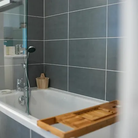 Neuf, Avec Terrasse, Parking Et Ascenseur *